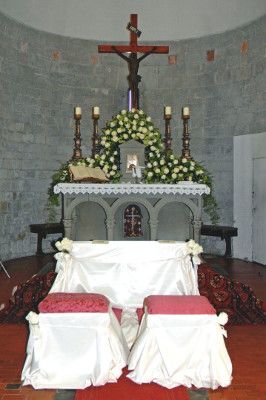 addobbo floreale altare Grignano