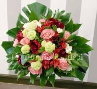 bouquet di peonie e rose colori accesi