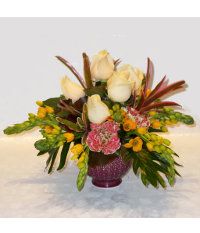 composizione di fiori freschi in vaso ceramica