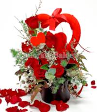 Composizione con rose rosse e orchidee in scatola nera decorativa