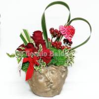 Vaso d'arredo a forma di doppia testa con rose rosse e fiori San valentino