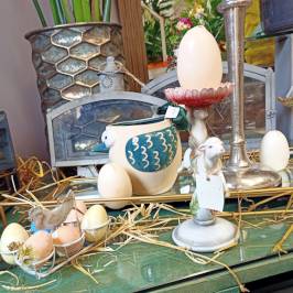 Uova e decorazioni pasquali d'arredo